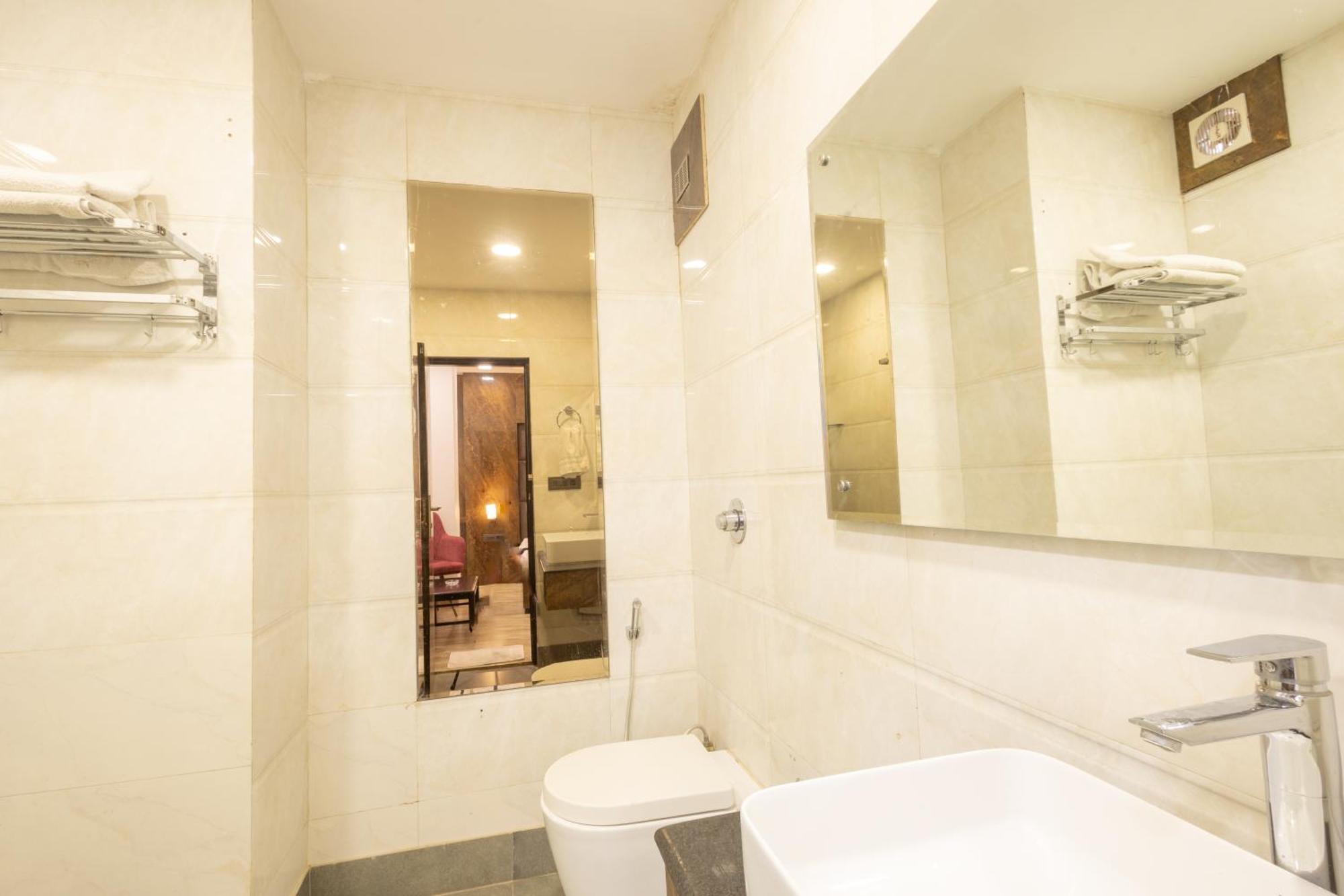 Hotel Cosmo Near Blk Hospital Karol Bagh Делі Екстер'єр фото